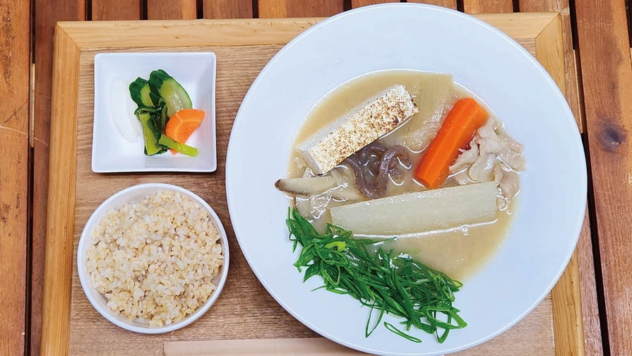 ステイケーション　TORA DELI FOOD LAB【極みとん汁玄米付き】朝食付